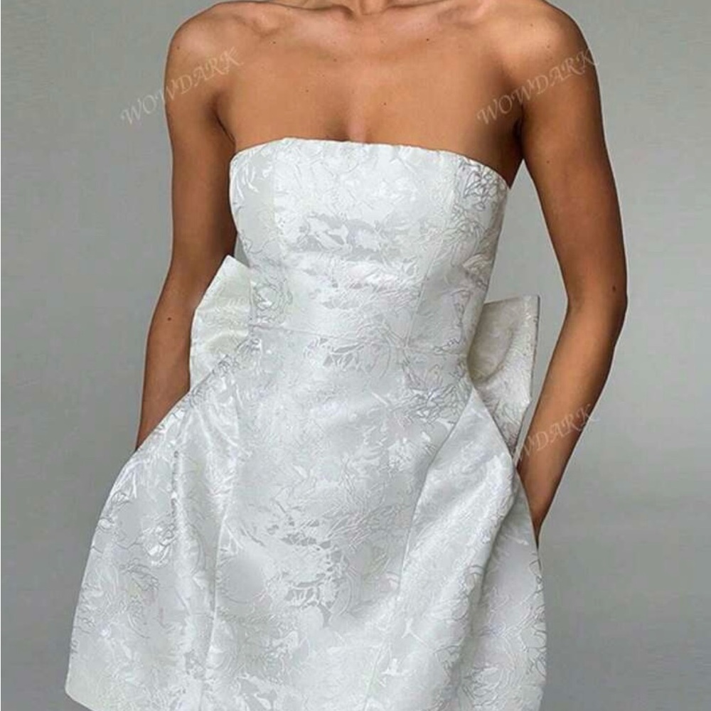 Elegant White Strapless Dress